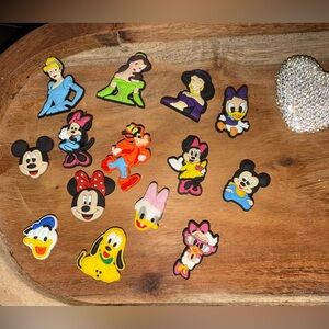 💖 Bundle of 14 New Disney CROCS Jibbits